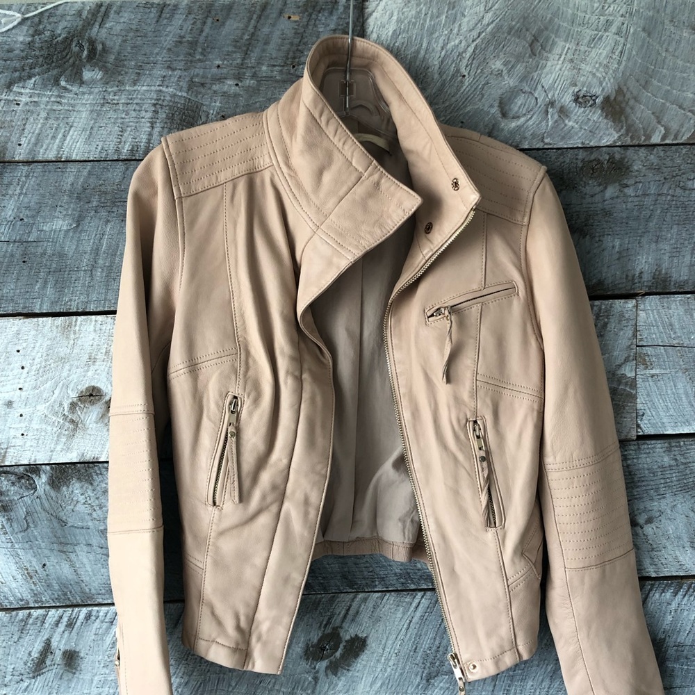 Leara Woman blush jacket